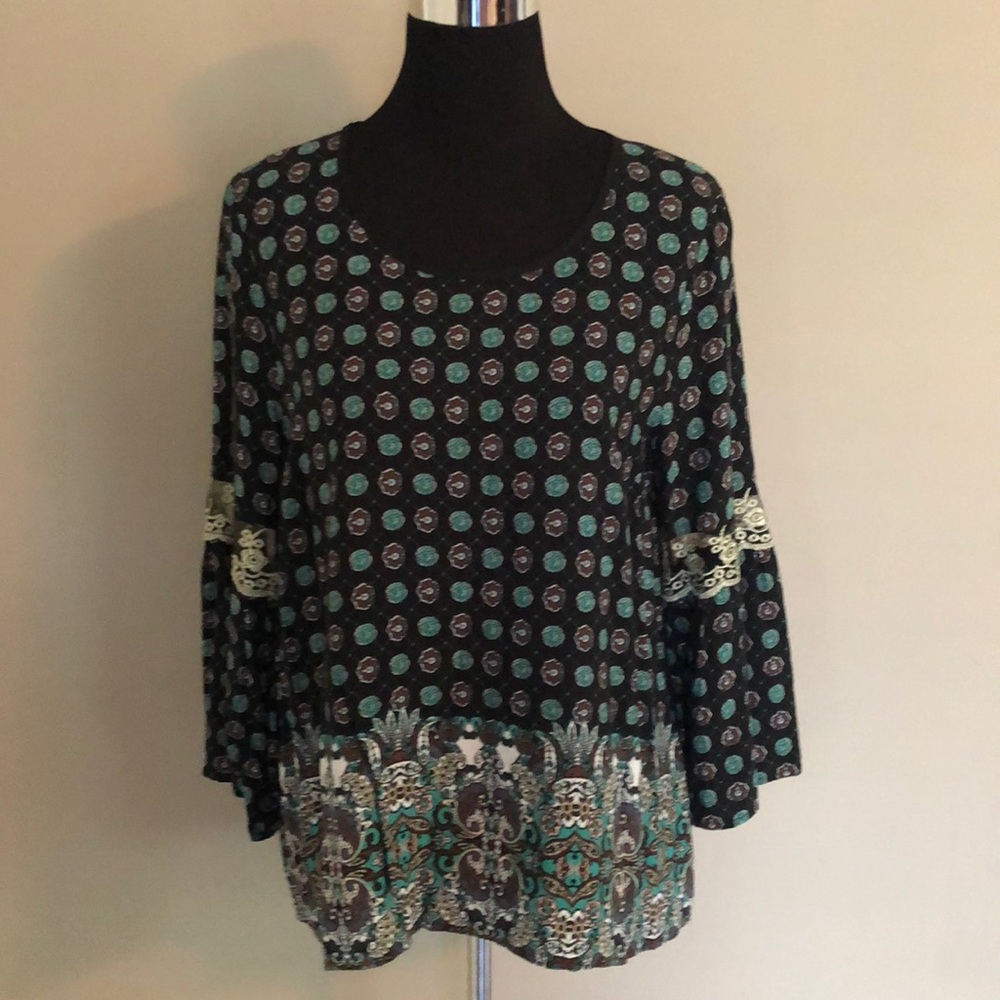Women’s Honey Punch blouse size L
